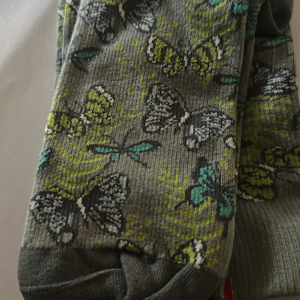 VIM&VIGR Moderate Compression Knee-High Socks in Gray & Green - Picture 4 of 4